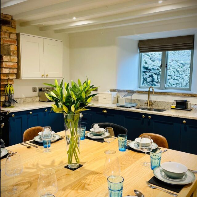Tuesday transformation. The Farmhouse kitchen, stripped back and then recreated.

#tuesdaytransformation #tuesdaymotivation #kitchensofinstagram #kitchendesign #kitcheninspo #farmhousekitchen #cottageholiday #wheeldontrees #peakdistrictcottages #peakdistrict #airbnb #premiercottages #coolstays #yourfabuloushome #lovemyinsterior #shareyourinteriors #spotmycottage #thehousefanatics #walltowallstyle