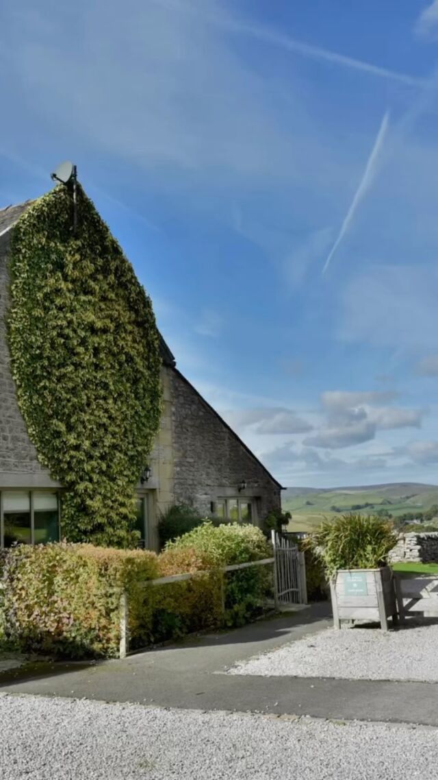 Sheldon Cottage. A beautiful cottage which is also accessible. All on one floor. Two double bedrooms. Two bathrooms - one fully accessible. Parking outside next to stunning Peak District views.#accessibleholidays #accessibletravel #accessibletourism #accessibleluxury #derbyshireholidays #peakdistrict #accessiblepeakdistrict #britishholidays #derbyshire #peakdistrict