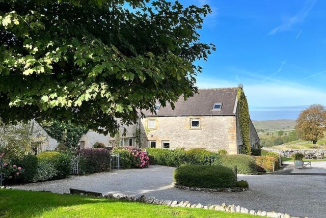 Looking for the perfect hideaway for two? Pop award-winning Ollerenshaw Cottage on your list to view.#highwheeldon #countrycottages #buxtoncottages #peakdistrictcottages #peakdistrict #derbyshire #awardwinningcottages #wheeldon #countrycottagestyle
