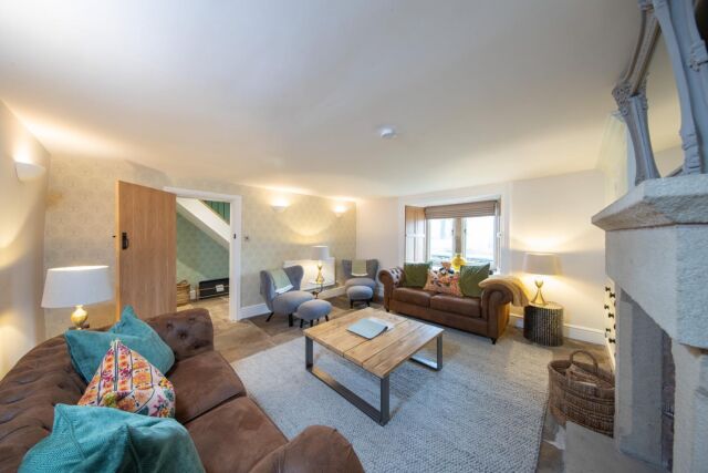 A bank holiday walk then some R&R in our Farmhouse? Sounds like just the ticket. Hope everyone has dodged the showers.#wheeldontrees #earlsterndale #highwheeldon #wheeldontrees #luxurypeakdistrict #luxuryairbnb #luxurycottages #luxuryderbyshire #derbyshirelife #peakdistrictlife #peakdistrict #farmhouse #farmhousedecor