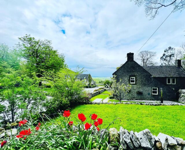 One benefit of the rain - everything is looking green and lush. A bit of sunshine now though please.#wheeldontrees #earlsterndale #highwheeldon #peakdistrict #peakdistrictcottages #weekendgetaway #holidayinspo #holidaycottage #hottubretreat #hottub #views #escapeandwander #escapetheeveryday #countryretreat #luxuryretreat #specialplacestostay #derbyshire