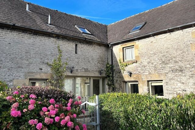Nadin Cottage - one of the latest cottages to be awarded 5-Star Gold by VisitEngland.#countrycottages #weekendaway #weekendgetaway #bedroomdecor #cottagestyle #relaxandunwind #escapeandwander #escapetothecountry #bolthole #ukbreak #holidaycottages #peakdistrict #derbyshire #visitbritain #visitpeakdistrict #uktravel