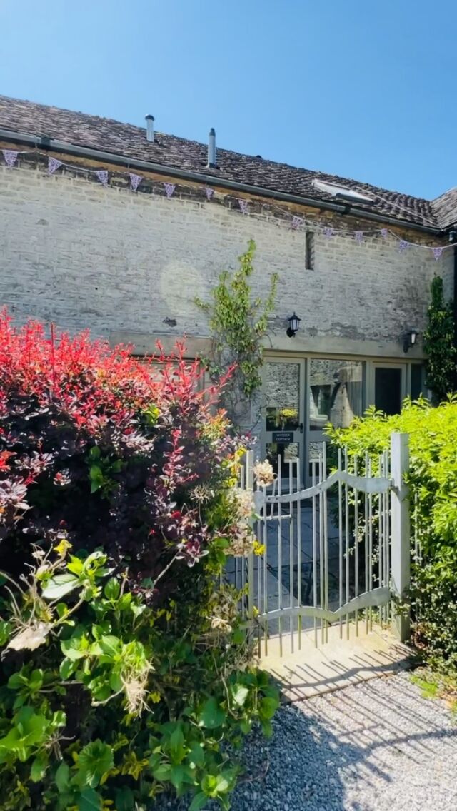 Mycock Cottage in the Peak District. #countrycottages #peakdistrict #derbyshire #derbyshirecottages #myhomevibe #brigthenmyhome #styleithappy #mycreativehomestyle #periodfeatures #periodcottage #periodproperty #housetour #walltowallstyle #peakdistrictnationalpark